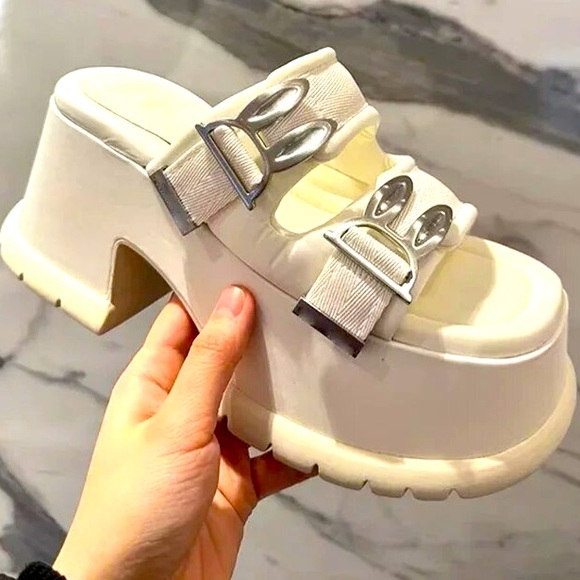 Shoes - Not new white cream chunky heel light lug sole bunny ear slip on slides 7 wide